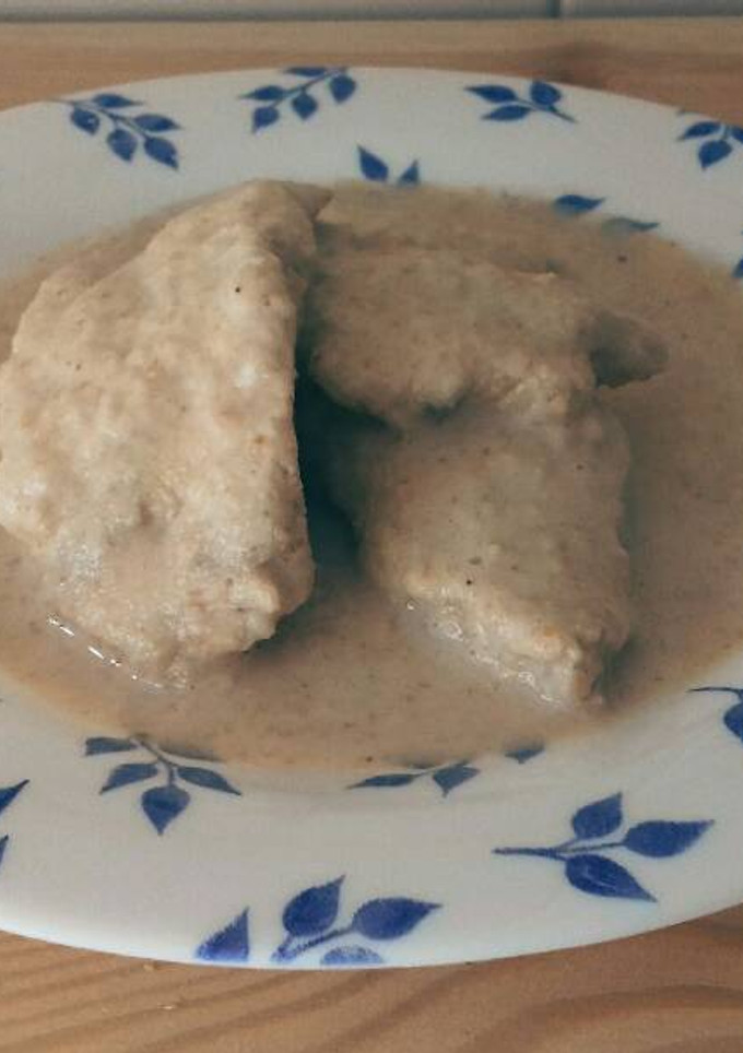 Una foto de Pollo con salsa de almendras