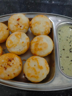 மொறு மொறு பணியாரம் செய்முறை முக்கிய புகைப்படம்