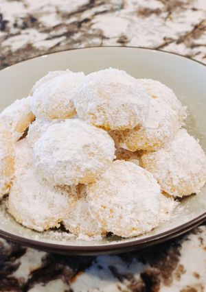A picture of Dairy free Snow Cookies.