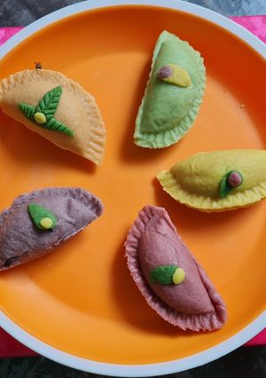 A picture of Flavoured Gujiya.