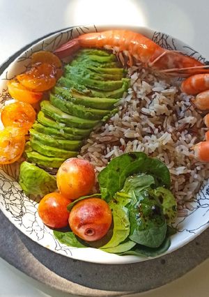 Une photo de Salade de riz aux crevettes et aux mirabelles