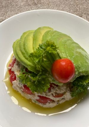 A picture of Cheese & tomatoes in avocado blanket.