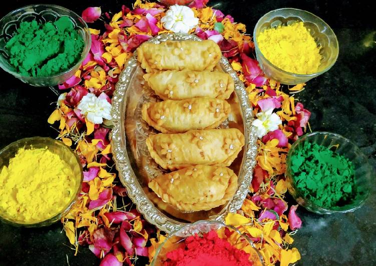 Sweet designer pan gujiya