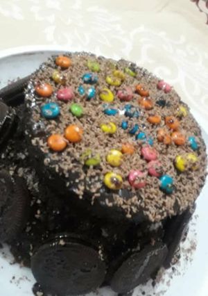A picture of Chocolate Oreo Cake.