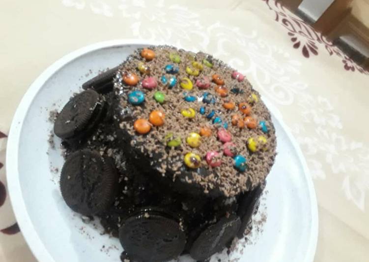 Simple Way to Prepare Ultimate Chocolate Oreo Cake