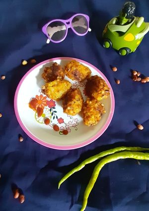 A picture of Sabudana vadas.