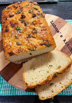 A picture of Italian oregano & sunflower seeds bread:.
