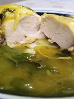 Una foto de Pechuga de pollo a la crema de acelga