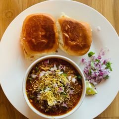 A picture of Misal Pav.