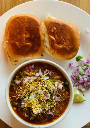 A picture of Misal Pav.