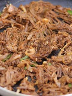 Una foto de Ropa vieja cubana