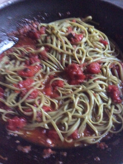 Una foto de Pasta de espinacas con salsa fileto
