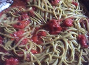 Una foto de Pasta de espinacas con salsa fileto