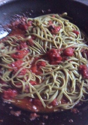 Una foto de Pasta de espinacas con salsa fileto