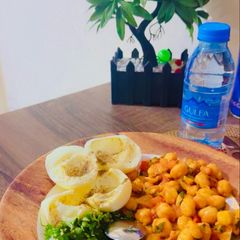 A picture of Chickpeas Chaat with Boiled Eggs.