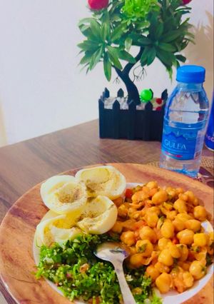 A picture of Chickpeas Chaat with Boiled Eggs.