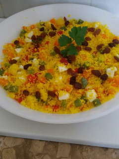 Una foto de Ensalada de cuscús con pasas al microondas