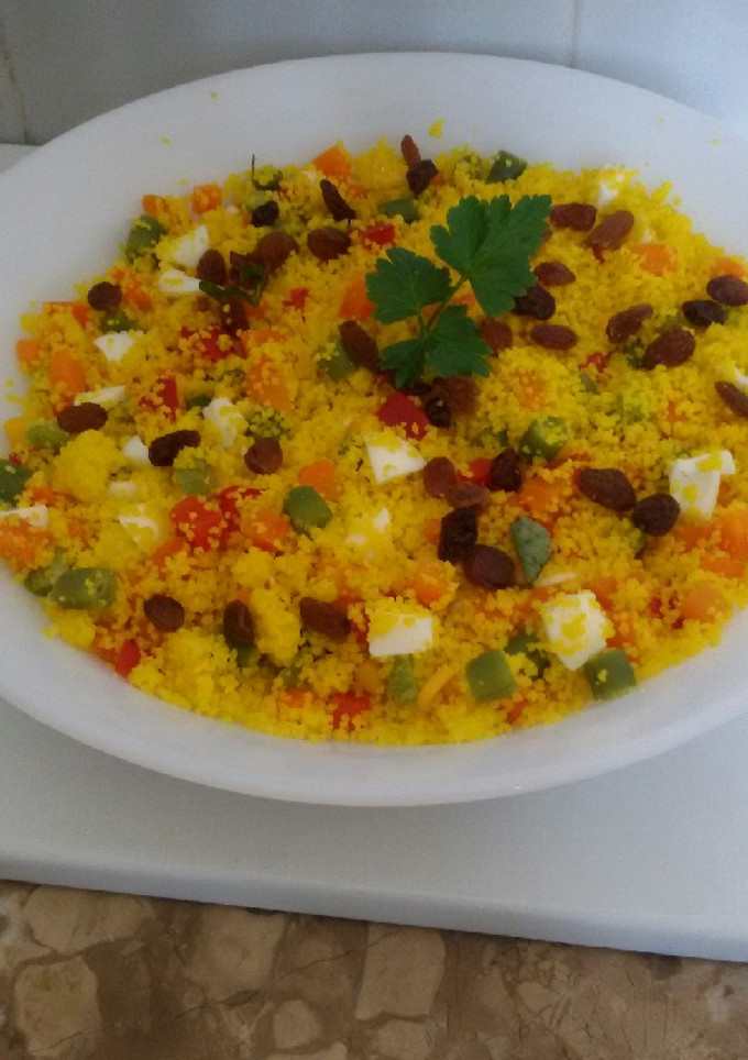 Una foto de Ensalada de cuscús con pasas al microondas
