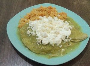 Una foto de ✨Enchiladas verdes ✨