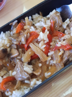 Una foto de Arroz con cerdo y verduras