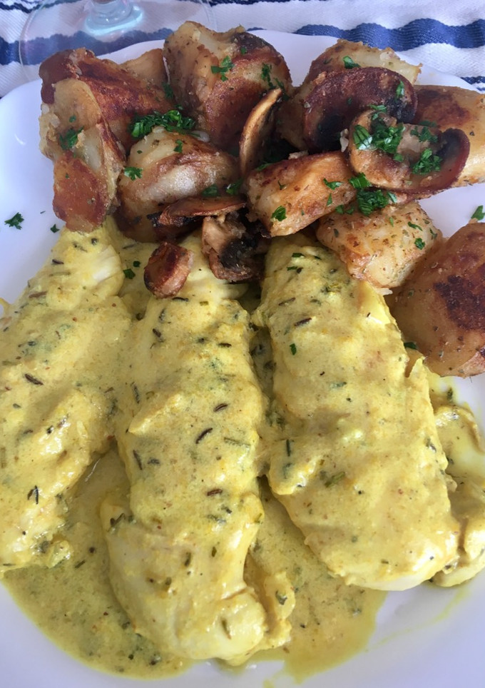 Una foto de Solomillo de pollo con salsa de queso, soja y toque de curry (ligera)