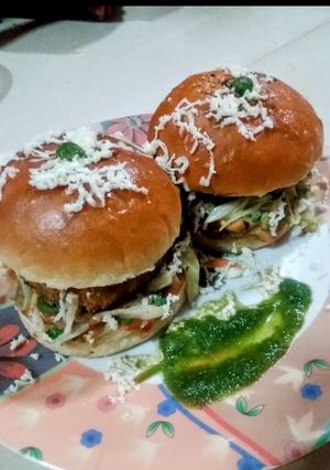 चीज़ मिक्स वेज आलू टिक्की बर्गर(cheese mixveg aloo burger recipe in hindi) रेसिपी मुख्य फोटो