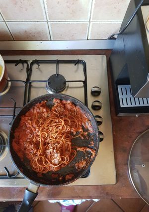 O poză a rețetei Spaghete cu sos roșu, ciuperci și brânză.