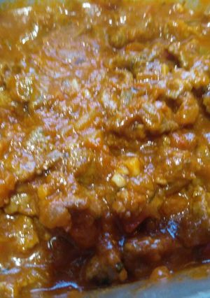 Una foto de Salsa roja con carne para salir de cualquier apuro.😁👏🥣🥫🥩