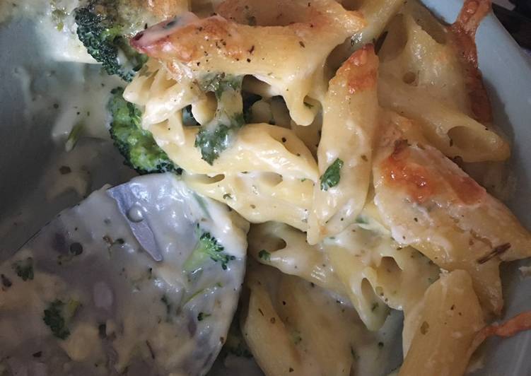 Broccoli macaroni cheese