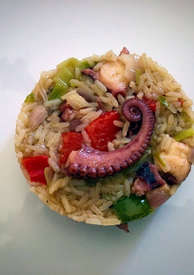 Una foto de Pulpo salteado al wok (con arroz Basmati)