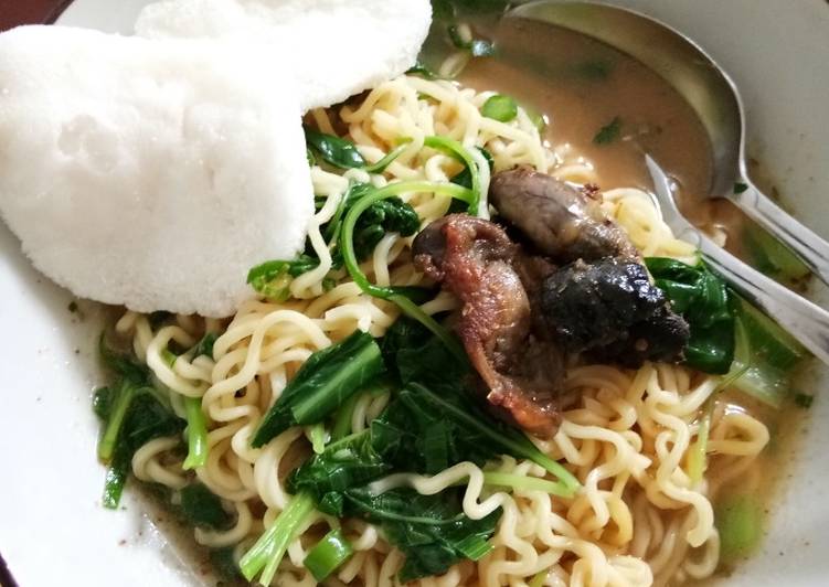 Mie Instant Campur Bayam