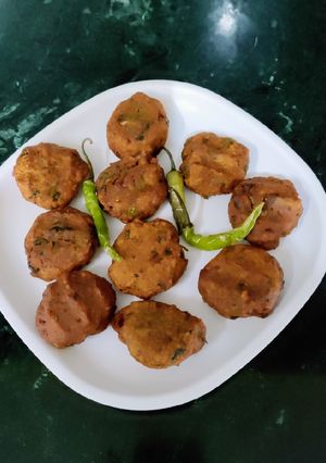 A picture of Chana Dal Vada.