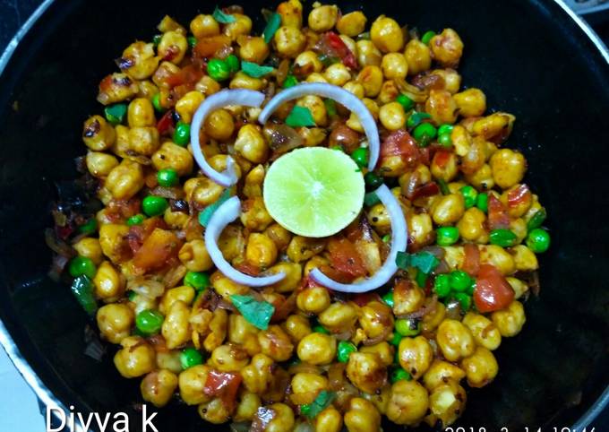 Green peas chole sabzi Recipe by Divya Konduri - Cookpad