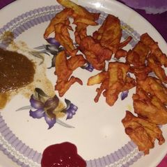 Aloo pyaaj ke pakode A picture of Aloo pyaaj ke pakode.