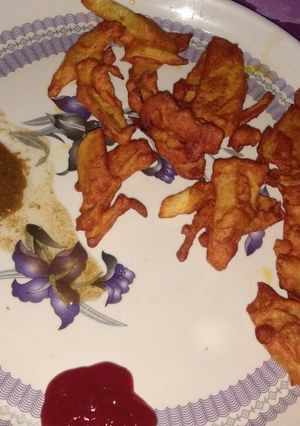 A picture of Aloo pyaaj ke pakode.