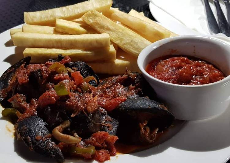 Simple Way to Prepare Super Quick Homemade Fried yam with peppered snail
