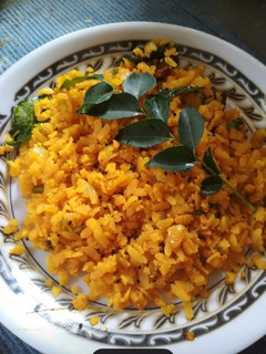 કાંદા -પૌવા(kanda -poha recipe in Gujarati) રેસીપી મુખ્ય ફોટો