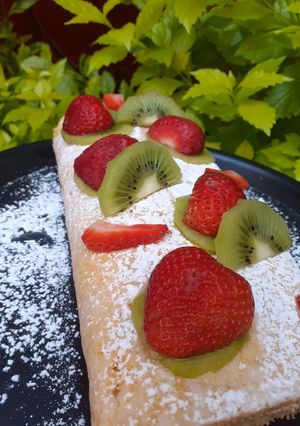 Una foto de Jelly roll esponjoso con una crema de limón