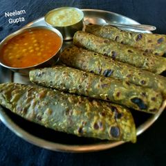 A picture of Bathua Paratha.
