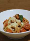 Salsa de tomate con salchichas y espagueti