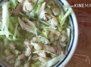 Una foto de Pozole verde de pollo