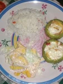 Una foto de Guicoyitos o calabacitas rellenas al horno.😋