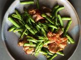 Ejotes salteados con tocino