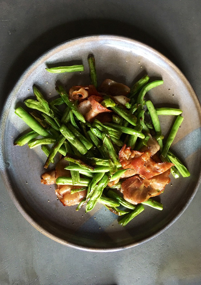 Una foto de Ejotes salteados con tocino
