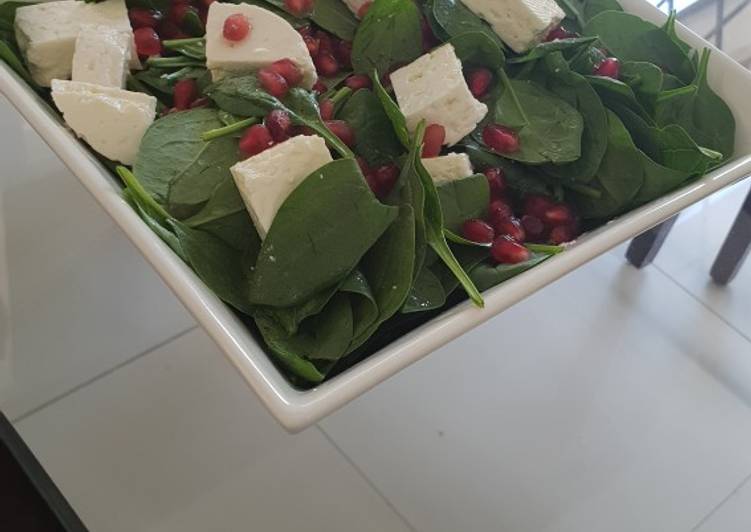 Steps to Prepare Perfect Baby Spinach and pomegranate Salad