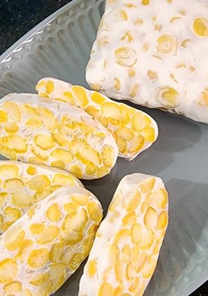 Hình của món Tempeh đậu gà (món chay).