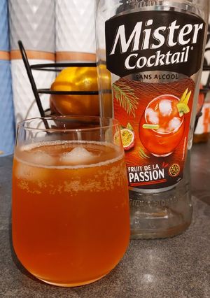 Une photo de Cocktail Mister Tonic Fruits de la passion 🍹