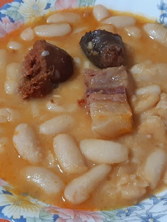 Una foto de Fabada asturiana en olla rápida