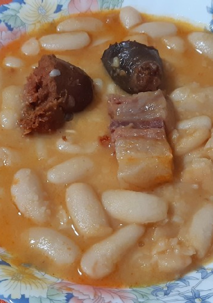 Una foto de Fabada asturiana en olla rápida