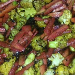 A picture of Carrot and cauliflower pickle.